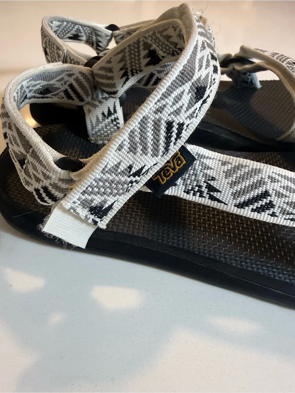 Teva Original Universal Boomerang White Grey Geometric Sport Sandals Size 9